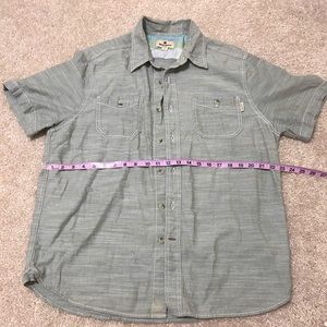 Men’s short sleeve button shirt.